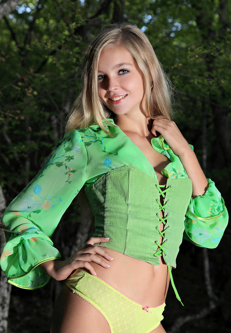 Ниночка, 18 лет, 0 размер груди